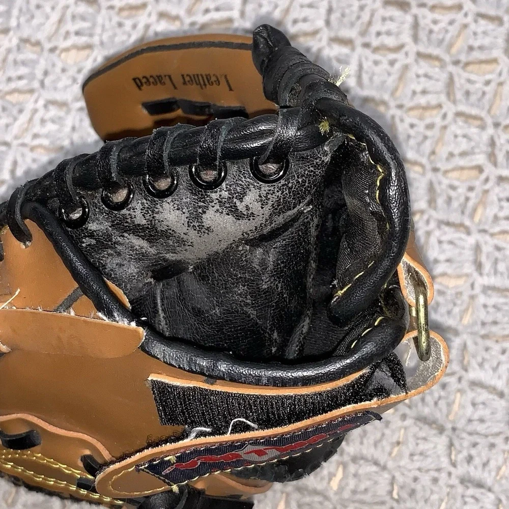 MacGregor Leather Laced Right Hand Throw 95170 10‎ Inch T Usa Ball Glove Young